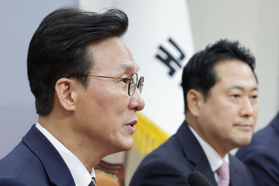 김민석 국무총리가 1일 오전 서울 여의도 국회에서 장동혁 국민의힘 대표를 예방하고 있다. 뉴스1