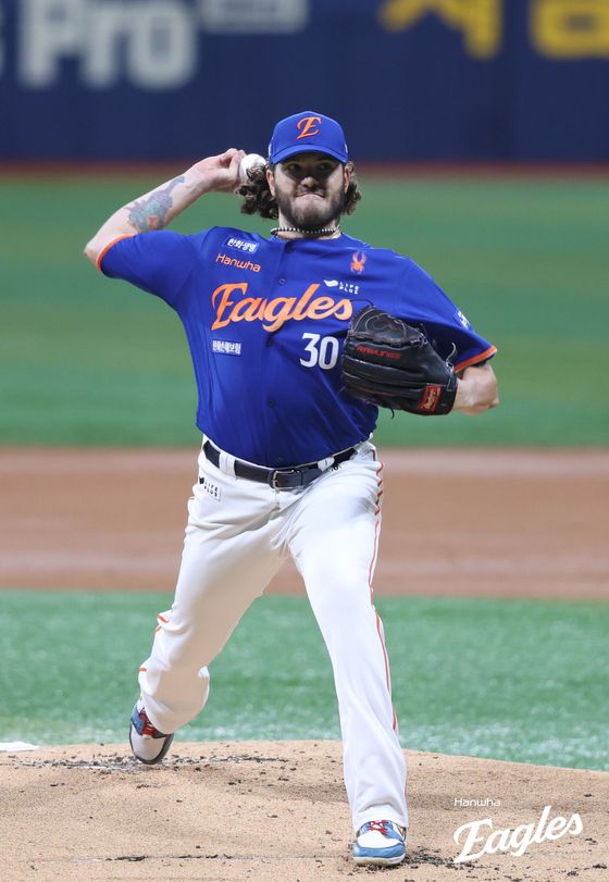 빅리그 스카우트를 몰고 다니는 한화 폰세. [연합뉴스]