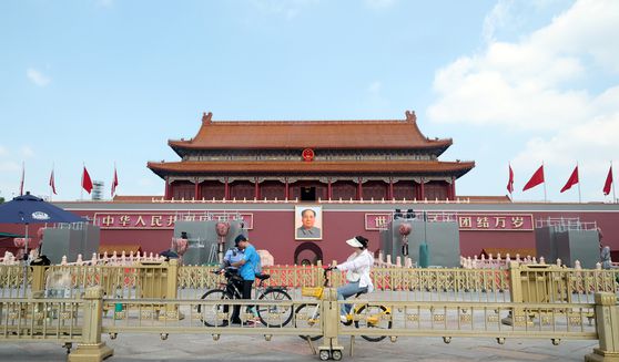 중국의 항일전쟁 및 세계 반파시스트 전쟁(제2차 세계대전) 승리(전승절) 80주년 기념 열병식을 사흘 앞둔 지난달 31일 중국 베이징 천안문 앞. 뉴스1