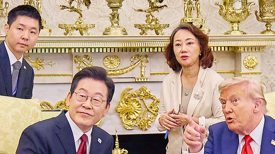 이재명 대통령과 도널드 트럼프 미국 대통령이 25일(현지시간) 미국 워싱턴DC 백악관에서 정상회담을 하며 미소짓고 있다. 김현동 기자