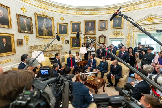 지난달 25일(현지시간) 미국 워싱턴DC 백악관 오벌오피스에서 열린 이재명 대통령과 도널드 트럼프 대통령의 한미 정상회담 당시 사진을 백악관이 1일 사진 공유 사이트를 통해 공개했다. 사진 백악관 플리커