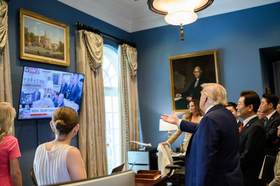 지난달 25일(현지시간) 미국 워싱턴DC 백악관 오벌오피스에서 열린 이재명 대통령과 도널드 트럼프 대통령의 한미 정상회담 당시 사진을 백악관이 1일 사진 공유 사이트를 통해 공개했다. 사진 백악관 플리커