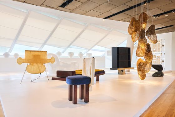 '창작의 빛: 한국을 비추다(Illuminated: A Spotlight on Korean Design)' 전시 전경, 동대문디자인플라자 이간수문전시장, 2025. 사진 WeCAP, 서울디자인재단 제공