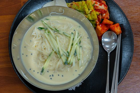 골굴사에서 맛본 콩국수.