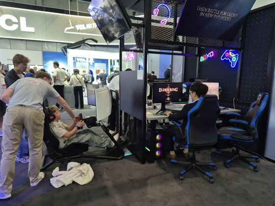 독일 베를린에서 열린 'IFA 2025'에 참여한 중국 가전업체 TCL이 부스 입구에 '세계 최대 크기'를 강조하며 QD-Mini LED TV를 전시해놨다. 이우림 기자