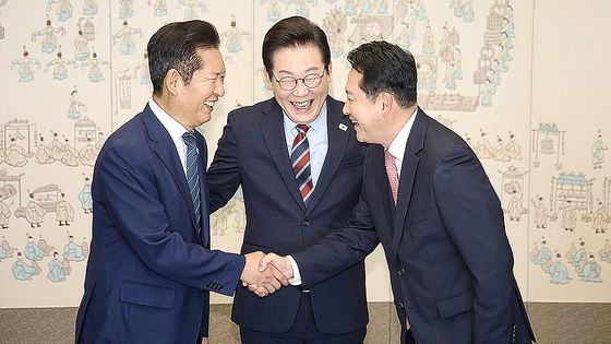 국민의힘 장동혁 대표가 8일 오전 서울 용산 대통령실에서 이재명 대통령, 정청래 더불어민주당 대표와 가진 여야 오찬 회동에서 모두발언을 하고 있다. 대통령실사진기자단