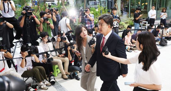 권성동 국민의힘 의원이 지난달 27일 오전 서울 광화문 김건희 특검에 피의자 신분으로 출석하고 있다. 장진영 기자