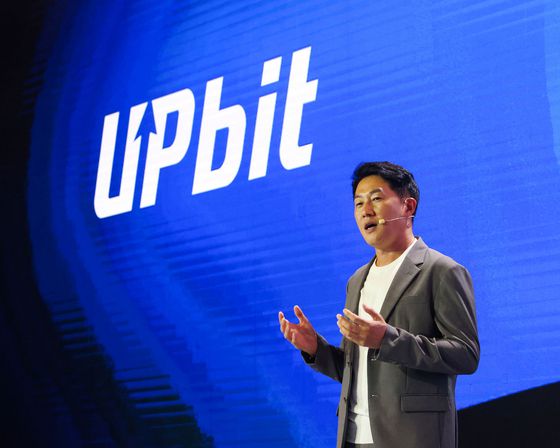 오경석 두나무 신임 대표가 UDC 2025에서 오프닝 스피치를 하고 있다. 두나무