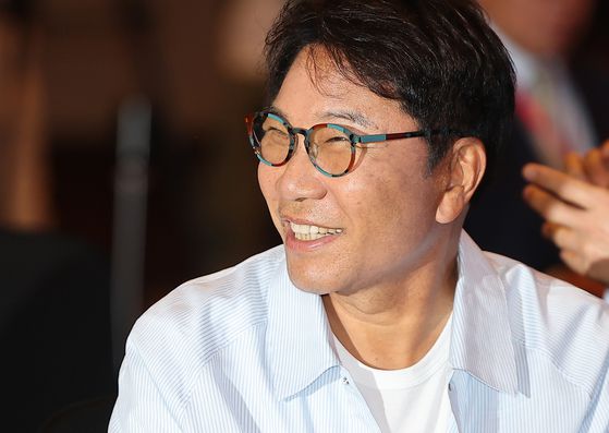 이수만은 "프로듀서는 음악만 하는 것이 아니고 춤, 퍼포먼스, 영상 등 하나의 종합 예술을 만들어내는 역할"이라고 말했다. 뉴스1