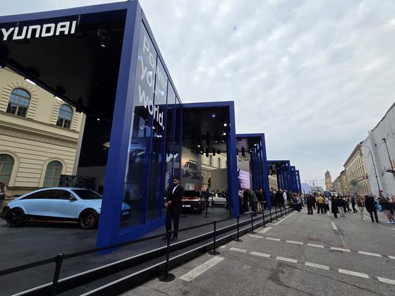 9일(현지시간) 독일 뮌헨에서 열린 IAA 2025에 현대차 야외 부스가 차려졌다. 김효성 기자