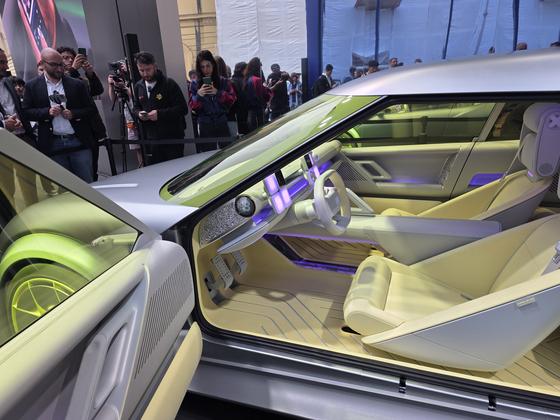 9일(현지시간) 독일 뮌헨에서 열린 IAA 2025에서 공개된 현대차 콘셉트카 '콘셉트3' 내부. 김효성 기자