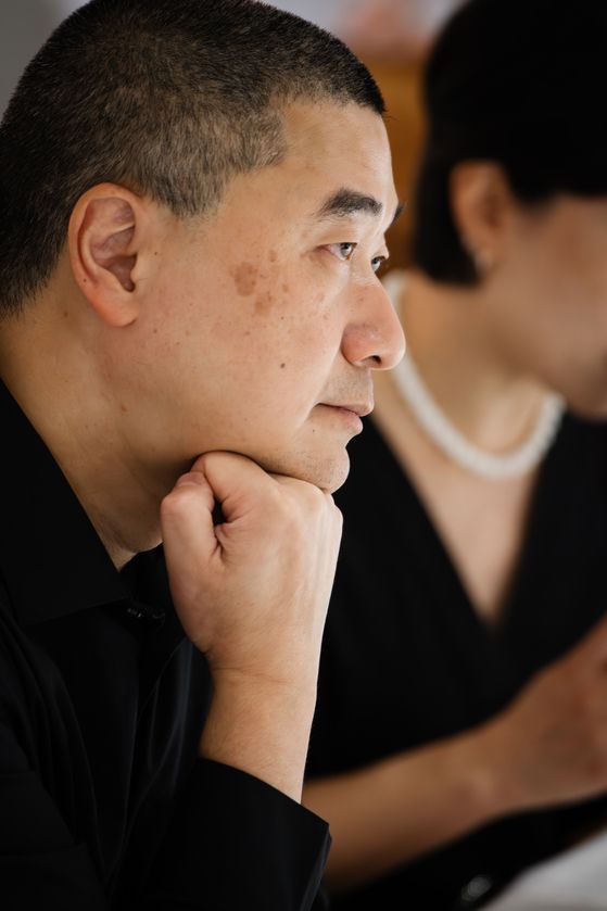 켄 리우는 "최근 우리는 의학적인 이유나 선택에 의해서 기계적인 요소를 신체에 담는 경우가 늘었고, 의식마저 기계의 세계에 포함돼있다고 생각한다"며 "앞으로 인간으로서 탐구해야 할 주제"라고 말했다. 사진 황금가지