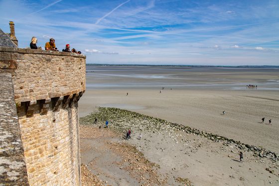 섬 동쪽 탑에서 바라본 갯벌과 노르망디 평원.