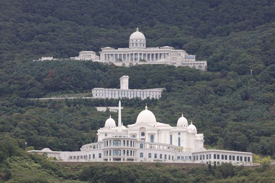 김건희 특검팀은 2023년 전당대회 및 2024년 총선 당시 통일교 측이 국민의힘을 조직적으로 지원하기 위해 신도들을 강제로 당원에 가입시킨 것으로 보고 있다. 연합뉴스