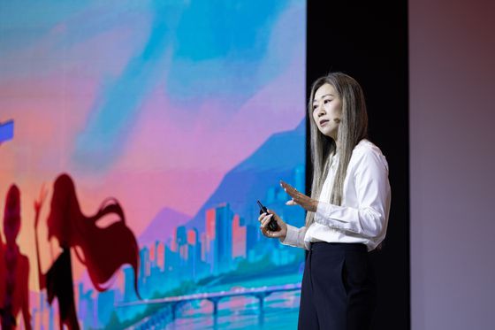 지난 18일 서울 소공동 롯데호텔에서 열린 중앙일보 창간 60주년 '글로벌 미디어 컨퍼런스'에 연사로 참석한 ‘케이팝 데몬 헌터스’(‘케데헌’)의 매기 강 감독. 권혁재 사진전문기자