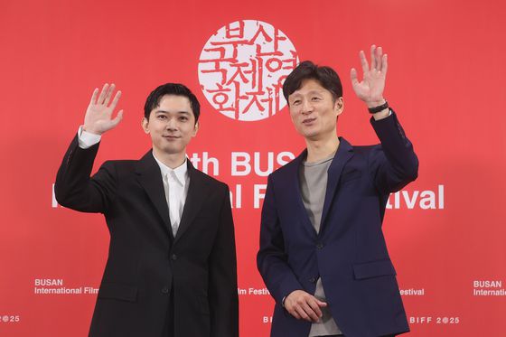 21일 오전 열린 기자간담회에는 주연 요시자와 료(왼쪽) 배우와 이상일 감독이 자리했다. 연합뉴스