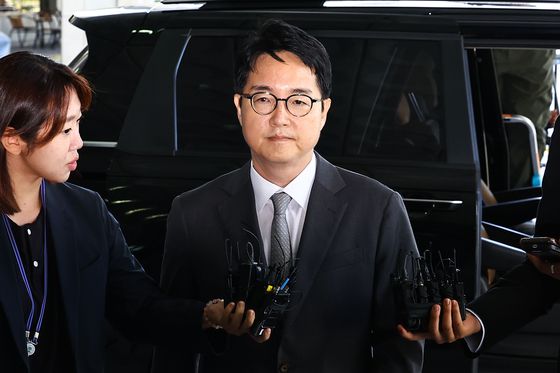 박성재 전 법무부장관이 지난 6월 5일 오전 경기 과천시 정부과천청사에서 열린 이임식을 마친 후 차량에 오르고 있다. 뉴스1