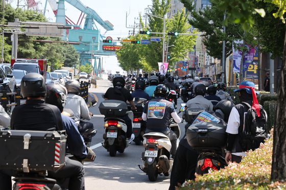 HD현대중공업 노조 오토바이 행진. 연합뉴스