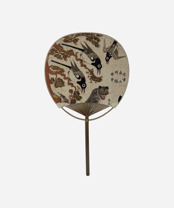 일상에서 전통의 미감을 경험할 수 있게 제작된 부채. [사진 리움미술관]