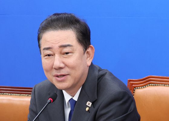 김병기 더불어민주당 원내대표가 26일 오전 서울 여의도 국회에서 열린 '택배 사회적대화기구 출범식'에서 발언을 하고 있다. 뉴시스