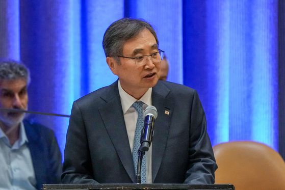 조현 외교부 장관이 25일(현지시간) 제80차 유엔총회 고위급 회기에 참석한 계기에 미국 뉴욕 유엔본부에서 열린 UN 총회의장 주최 ‘글로벌 AI 거버넌스 대화 출범 고위급회의’에 참석, 발언을 하고 있다. 사진 외교부