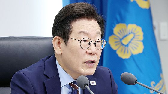 윤석열 전 대통령을 지지하는 단체가 지난달 19일 오후 명동 주한중국대사관 인근에서 반중 집회를 벌였다. 연합뉴스