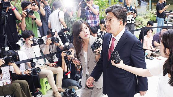 권성동 국민의힘 의원이 지난달 27일 오전 서울 광화문 김건희 특검에 피의자 신분으로 출석하고 있다. 장진영 기자