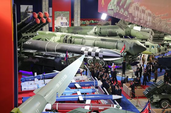 북한 노동당 기관지 노동신문은 5일 ″무장장비전시회 '국방발전-2025'가 지난 4일 수도 평양에서 성황리에 개막했다″라고 보도했다. 뉴스1