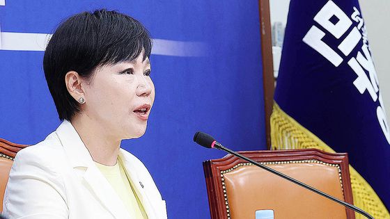 조희대 대법원장(맨 왼쪽)이 2024년 국회 국정감사 첫 날인 10월 7일 오전 국회 법제사법위원회 회의장에서 대법원 국감에 앞서 인사말을 하고 있다. 강정현 기자