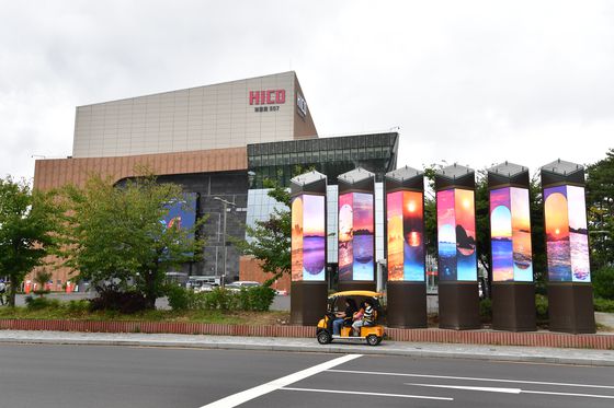 ‘APEC 2025 정상회의’를 20여 일 앞둔 8일 정상회의장인 경북 경주시 화백컨벤센션터와 국제미디어센터가 내외부 마무리 공사를 마친 후 모습을 드러냈다. 뉴스1