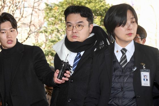 내란 우두머리 혐의로 체포된 윤석열 대통령에 대한 영장실질심사가 열리는 지난 1월 18일 서울서부지방법원에 차정현 고위공직자범죄수사처(공수처) 부장검사가 도착하고 있다. 뉴스1