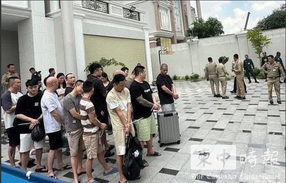 캄보디아 프놈펜의 범죄단지에서 체포되는 중국인들. 캄보디아-차이나 타임스 캡처