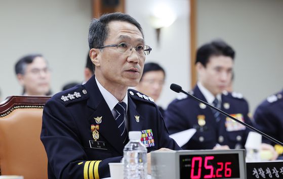 유재성 경찰청장 직무대행이 17일 서울 서대문구 경찰청에서 열린 국회 행정안전위원회 경찰청 국정감사에서 의원들 질의에 답변하고 있다. 뉴스1