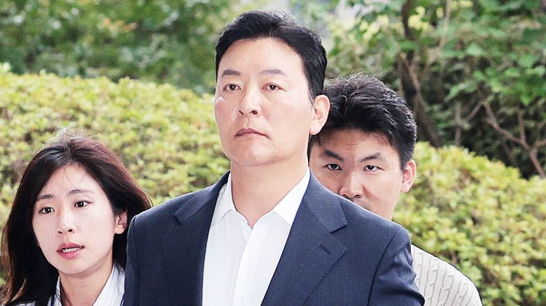 김성훈 전 대통령경호처 차장이 지난 7일 3일 내란특검 조사를 받기 위해 서초구 서울고검으로 들어서고 있다. 연합뉴스