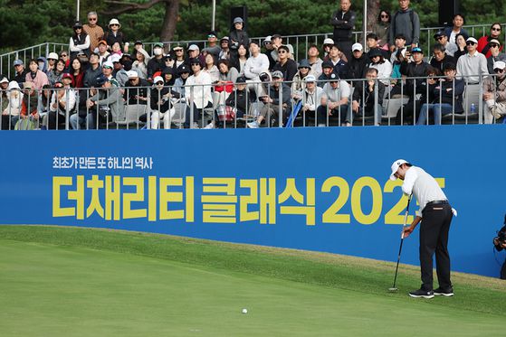 최승빈이 19일 열린 KPGA 투어 더채리티클래식에서 우승했다. 마지막 18번 홀 그린에서 퍼트를 하고 있는 최승빈. 사진 KPGA