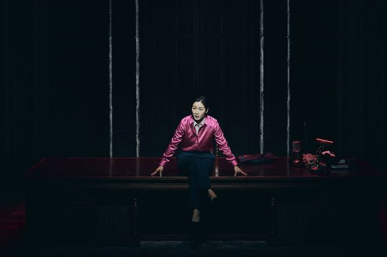 연극 '프리마 파시'에 출연한 소리꾼 이자람. 사진 쇼노트