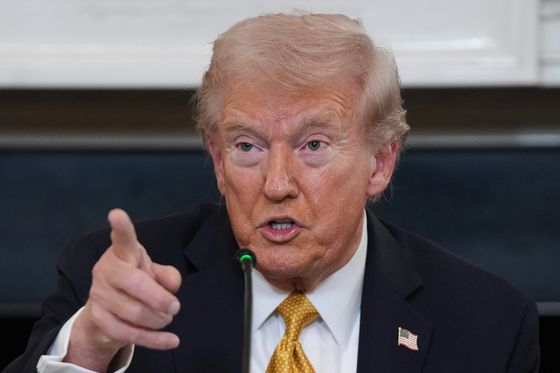 이재명 대통령이 8월 25일(현지시간) 미국 워싱턴 DC 백악관 오벌 오피스에서 도널드 트럼프 미국 대통령과 한ㆍ미 정상회담을 하고 있다. 대통령실사진기자단