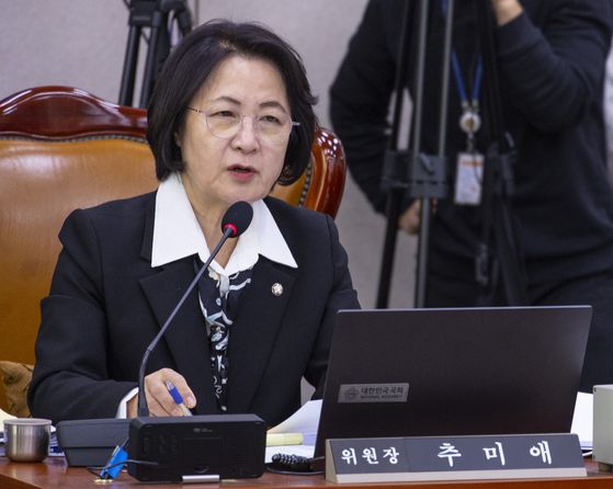 김성동 대검찰청 감찰부장이 27일 서울 여의도 국회에서 열린 법제사법위원회 대검찰청 등에 대한 국정감사에 출석해 의원 질의에 답변하고 있다. 뉴스1