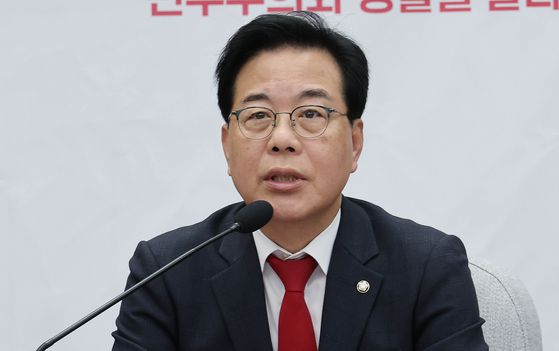 송언석 국민의힘 원내대표가 28일 오전 국회에서 열린 국정감사대책회의에 모두발언을 하고 있다. 임현동 기자