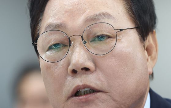 박완수 경남도지사가 28일 오전 경남도청에서 열린 국회 행정안전위원회 경남도청 국감에서 의원 질의에 답변하고 있다. 연합뉴스