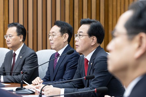 송언석 국민의힘 원내대표가 28일 서울 여의도 국회에서 열린 국정감사대책회의에서 모두발언하고 있다. 뉴스1