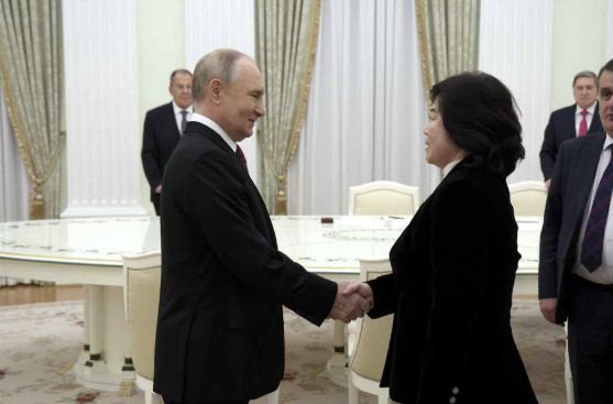 북한 관영 매체들은 최선희 북한 외무상이 27일(현지시간) 러시아 모스크바를 방문해 블라디미르 푸틴 러시아 대통령을 만났다고 보도했다. 노동신문=뉴스1