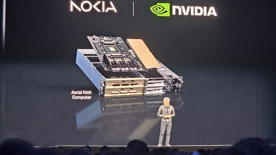 젠슨 황 엔비디아 최고경영자(CEO)가 28일(현지시간) 미국 워싱턴 DC 월터 E 컨벤션센터에서 개최한 기술 컨퍼런스 ‘GTC 2025’에서 기조연설을 하고 있다. 워싱턴=김형구 특파원