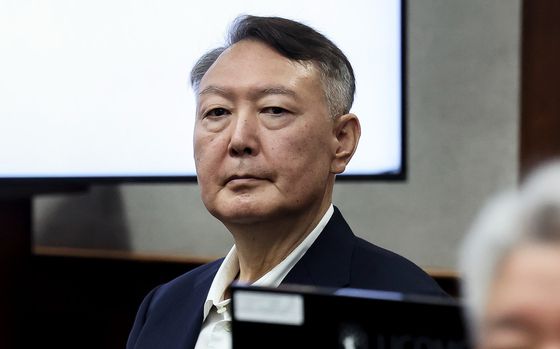 김성훈 전 대통령 경호처 차장이 31일 서초구 서울중앙지법에서 열린 윤석열 전 대통령의 특수공무 집행방해 등 혐의 재판에 증인으로 출석하고 있다. 연합뉴스