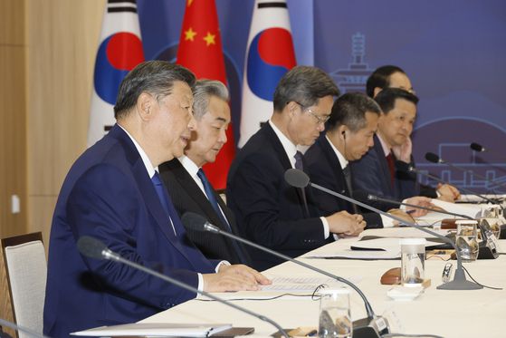 시진핑 중국 국가주석이 1일 오후 경북 경주의 소노캄 호텔에서 열린 한·중 국빈 만찬에서 만찬사를 하고 있다. 전민규 기자