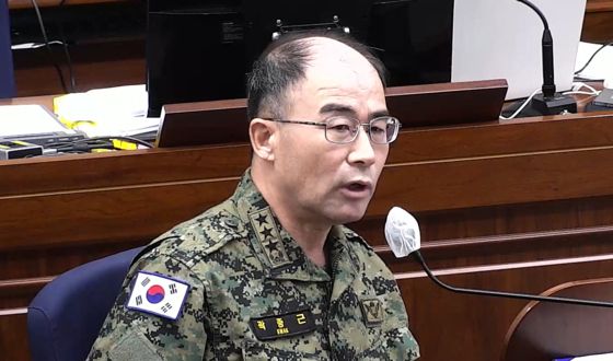 윤석열 전 대통령이 지난 9월 26일 서울 서초구 서울중앙지방법원에서 열린 '특수공무 집행 방해, 직권남용 권리행사 방해 혐의' 첫 재판에 출석하고 있다. 뉴스1