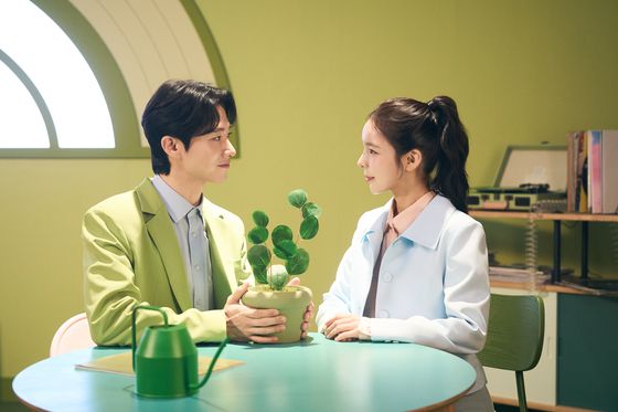 뮤지컬 '어쩌면 해피엔딩' 10주년 공연 스케치컷. '올리버' 역을 맡은 신성민과 '클레어'를 연기하는 박진주. 사진 NHN링크