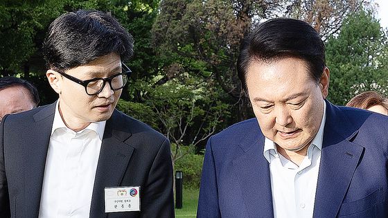 곽종근 전 육군 특수전사령관이 지난 3일 서울 서초구 서울중앙지법에서 열린 윤석열 전 대통령의 내란 재판에 증인으로 출석하고 있다.   사진 서울중앙지법