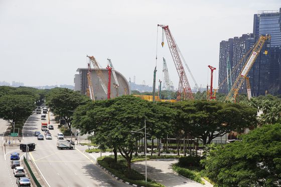 지난달 31일 건설 공사가 한창인 싱가포르 마리나베이 샌즈 인근 현장. 중앙포토