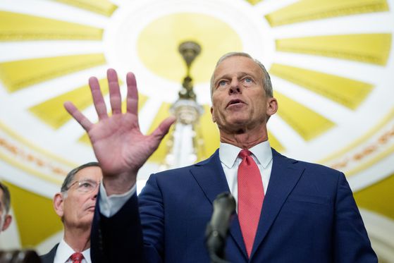 지난 4일(현지시간) 존 슌 공화당 상원원내대표가 의사당 기자회견에서 발언하고 있다. EPA=연합뉴스